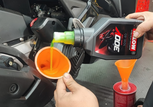Dầu nhớt động cơ cho xe tay ga